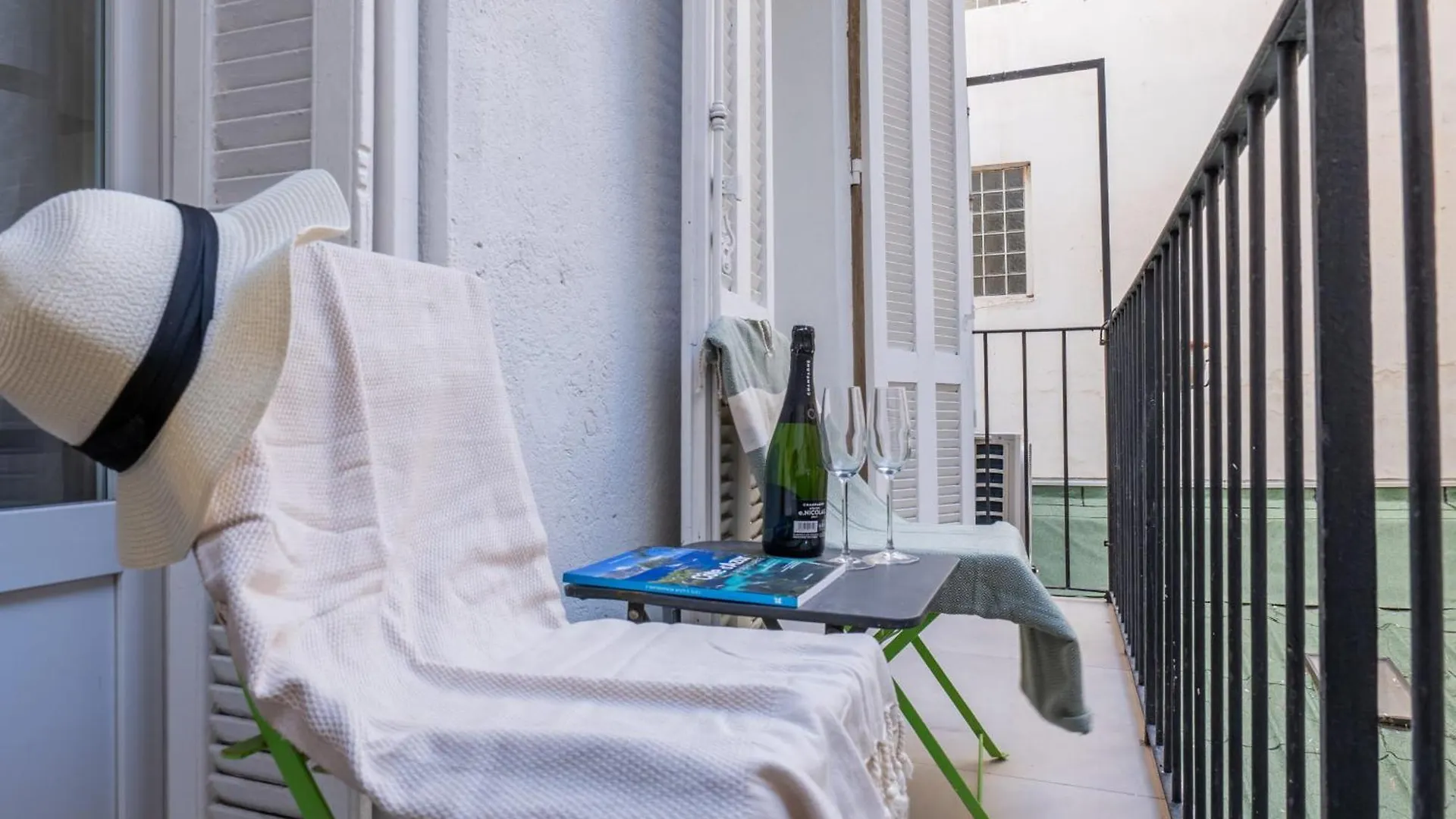 Renovated Apartment In The Heart Of Cannes France