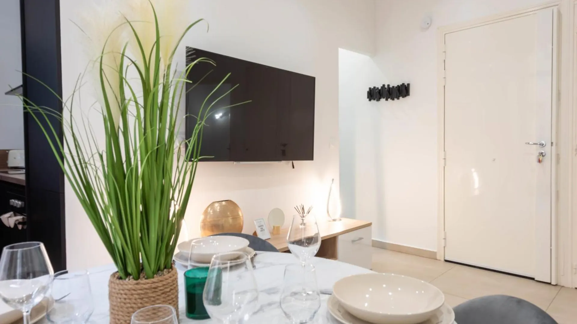 Renovated Apartment In The Heart Of Cannes