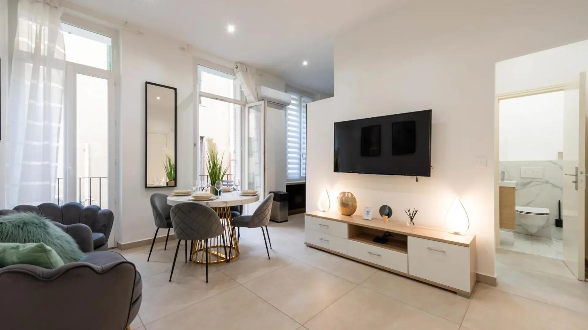Renovated Apartment In The Heart Of Cannes France